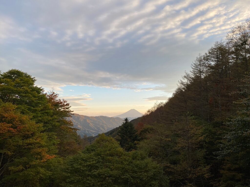 夕方の富士山が見える柳沢峠