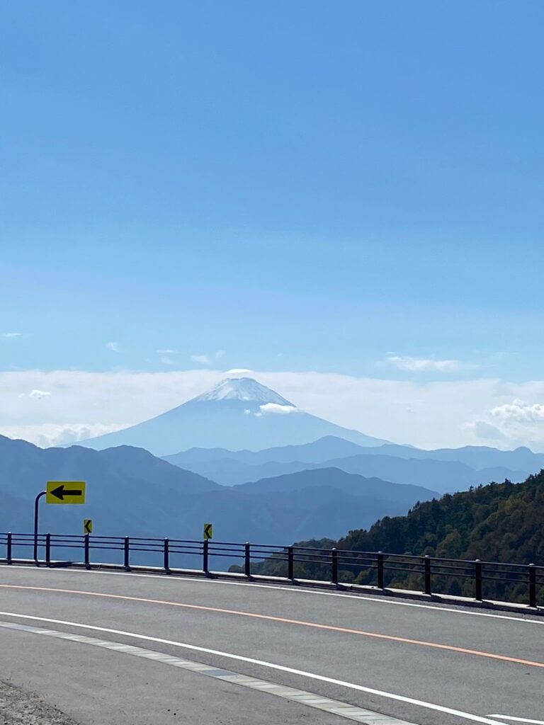 大菩薩ラインから見える富士山