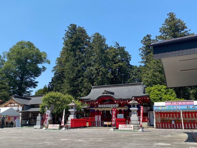 安住神社境内