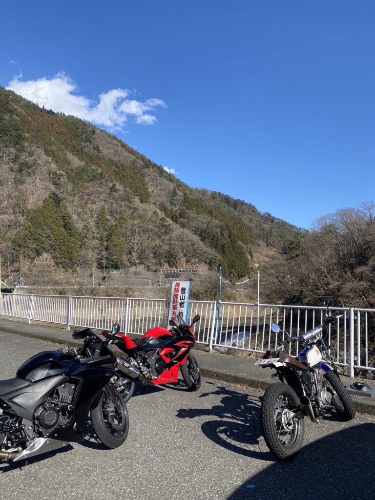 東部ふれあい館「木漏れ日」駐車場にて