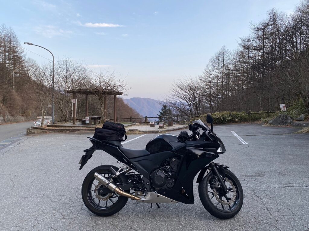 柳沢峠にてCBR400R